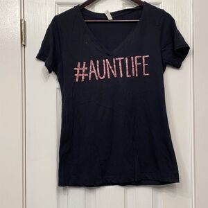 #AUNTLIFE Women’s v neck size L black tee